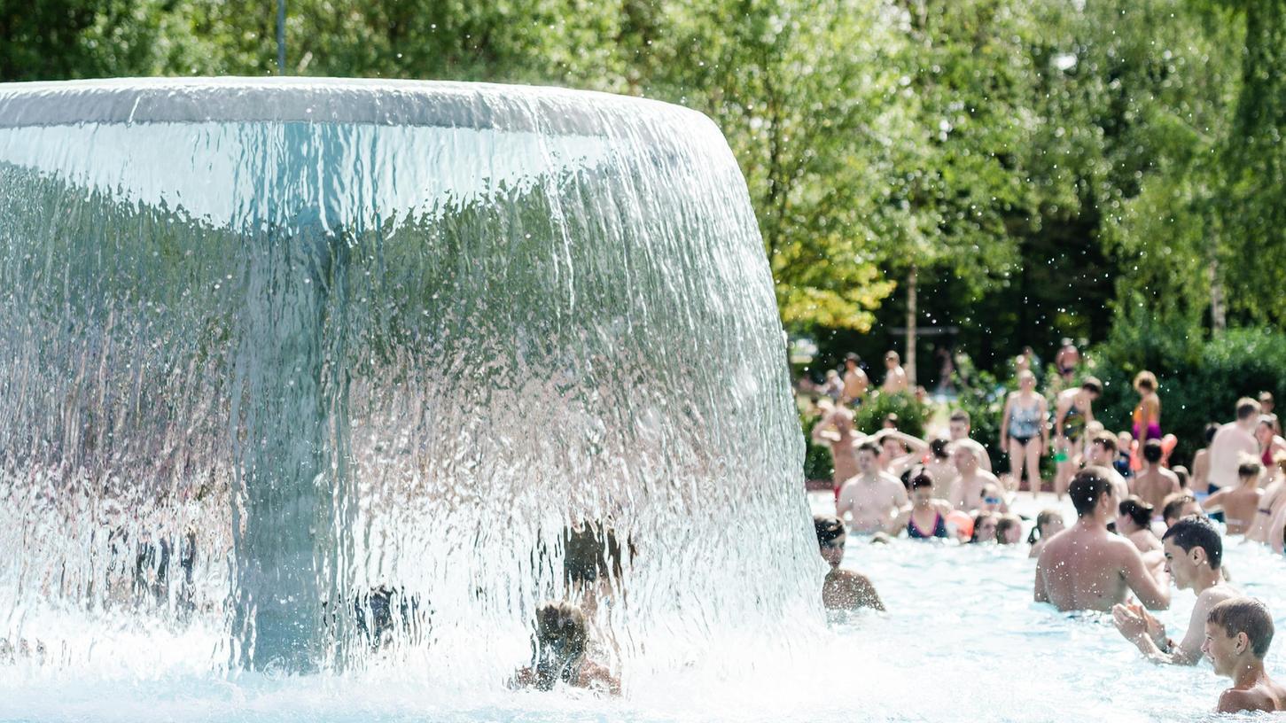 Anfang September können sich Kinder und Erwachsene letztmals im Schwabacher Parkbad vergnügen, bevor die Saison 2022 beendet wird.