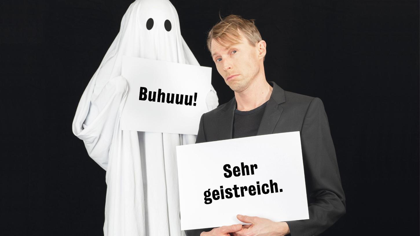 Das Duo "Ohne Rolf" kommt im Oktober mit seinem neuen Plakat-Programm "Jenseitig" ins Nürnberger Burgtheater.