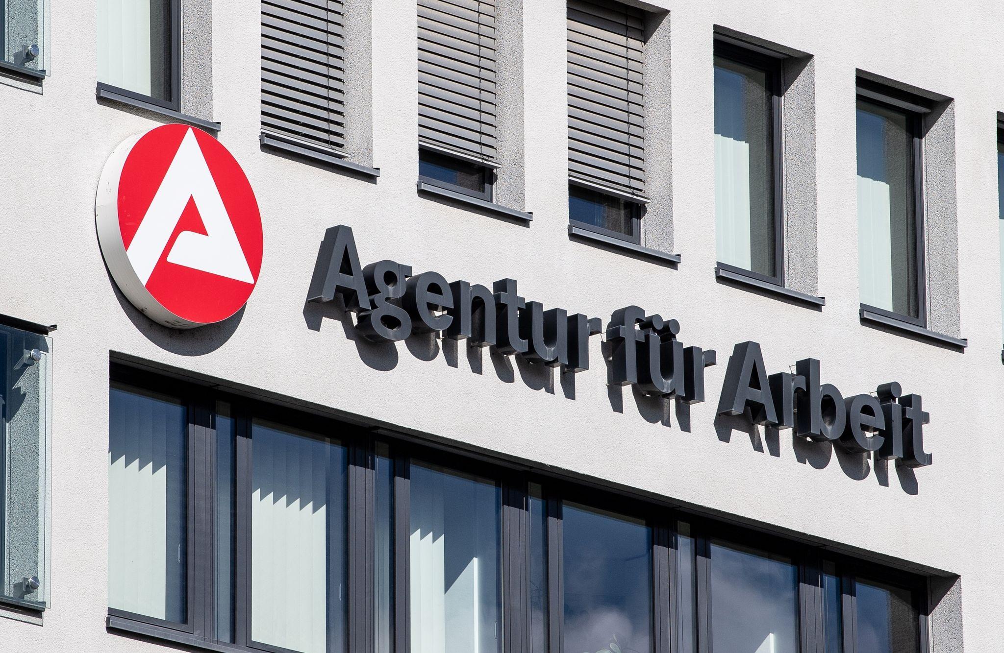 Zahl Der Arbeitslosen Steigt Im August Um 77.000