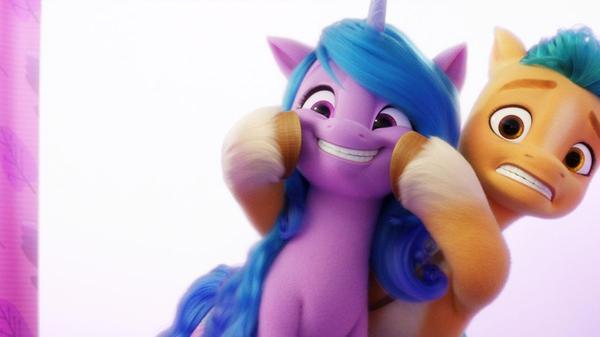 Erdpony Sunny und Einhorn Izzy erleben in "My little Pony - Mit Huf und Herz" neue Abenteuer in Equestria. Die frischen Folgen der Animationsserie laufen ab 26. September bei Netflix. Keine Altersbeschränkung.