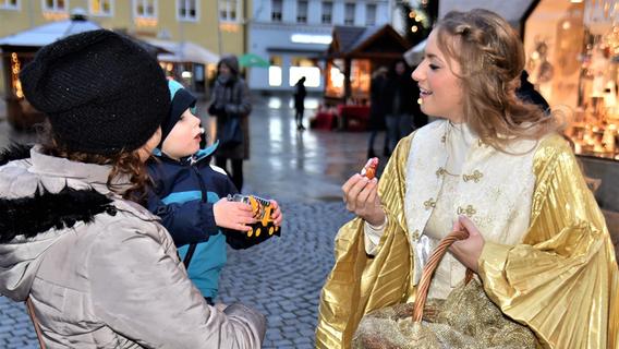 Weihnachtsmarkt Neumarkt: Viele Unbekannte lauern und ein Christkind voll Vorfreude