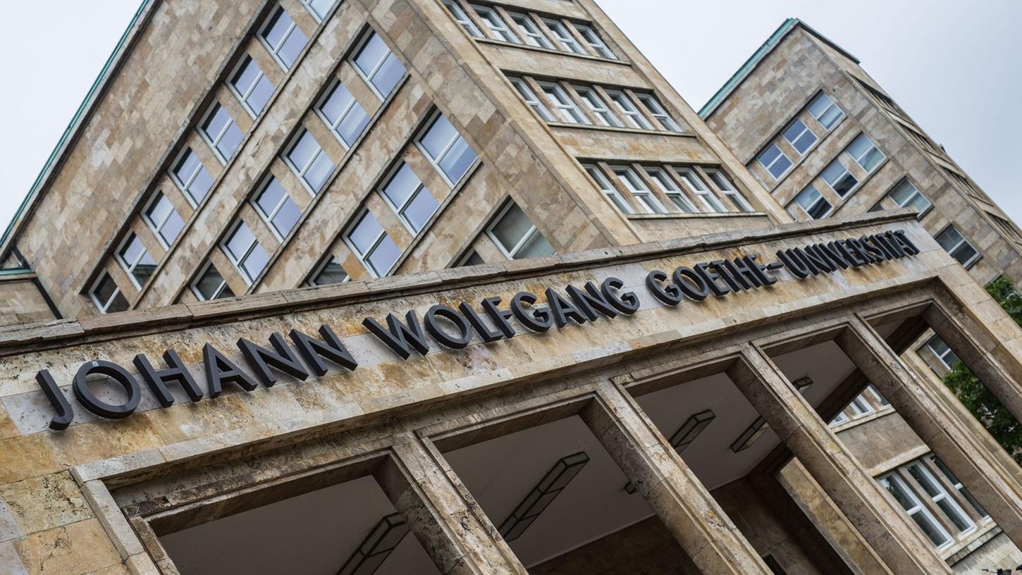 Der Goethe-Universität ist bei der Übermittlung von Nachrückerplätze an die Stiftung für Hochschulzulassung ein Fehler unterlaufen. 282 Zusagen wurden daher widerrufen. Die betroffenen Bewerber können nun trotzdem ins Studium starten. Der Goethe-Universität ist bei der Übermittlung von Nachrückerplätze an die Stiftung für Hochschulzulassung ein Fehler unterlaufen. 282 Zusagen wurden daher widerrufen. Die betroffenen Bewerber können nun trotzdem ins Studium starten.