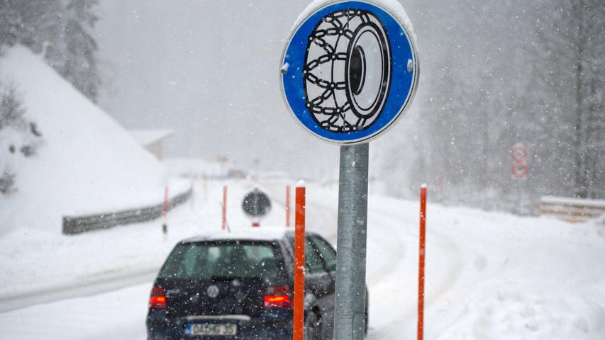 Schneekettenpflicht auf dem Riedbergpass im Allgäu (Bild von 2019).