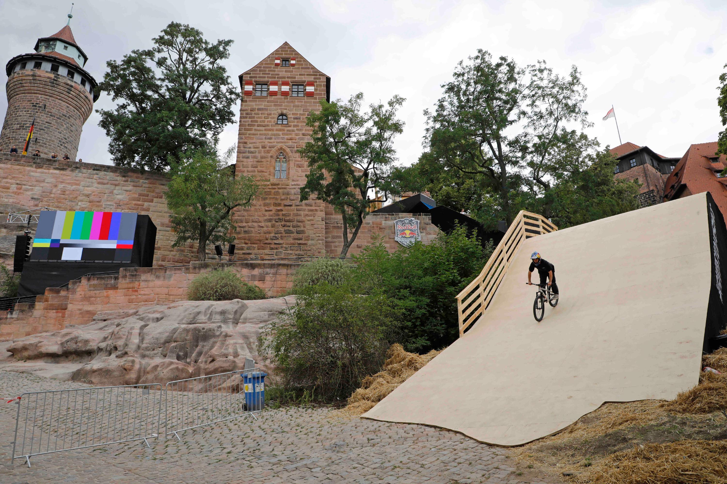 Die ersten Hindernisse befinden sich auf und direkt unter der Kaiserburg. 