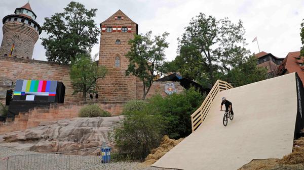 Die ersten Hindernisse befinden sich auf und direkt unter der Kaiserburg.