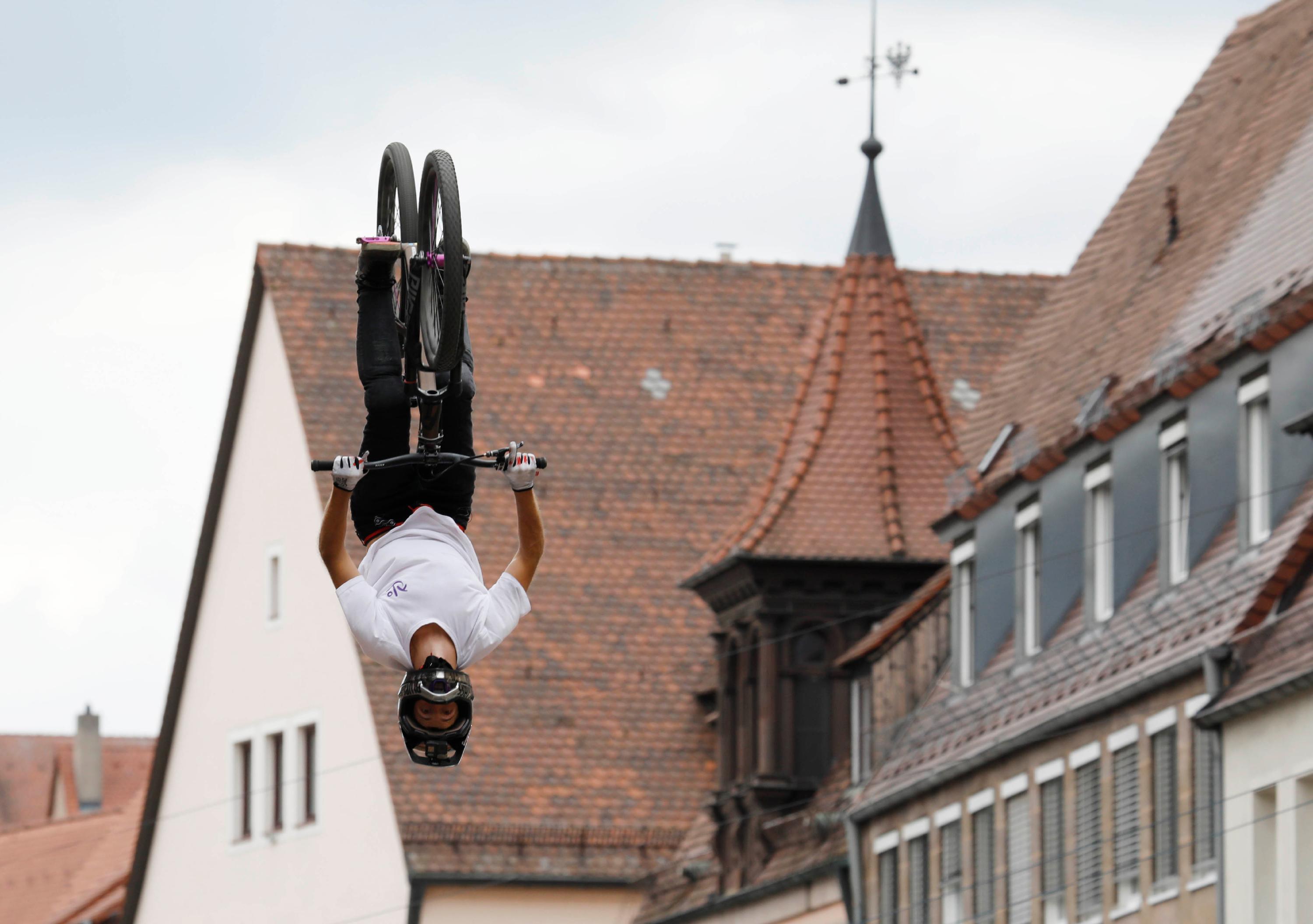 Beim District Ride stehen die Fahrer gerne kopf.