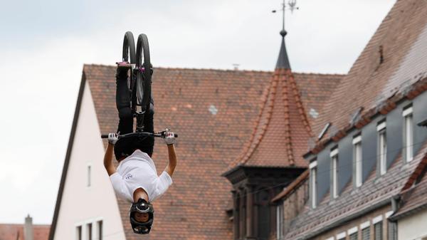 Beim District Ride stehen die Fahrer gerne kopf.