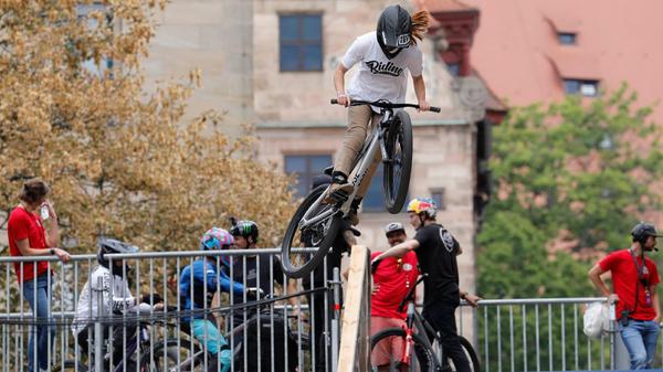 Einer nach dem anderen nutzte die Gelegenheit, die richtige Spur zu finden...