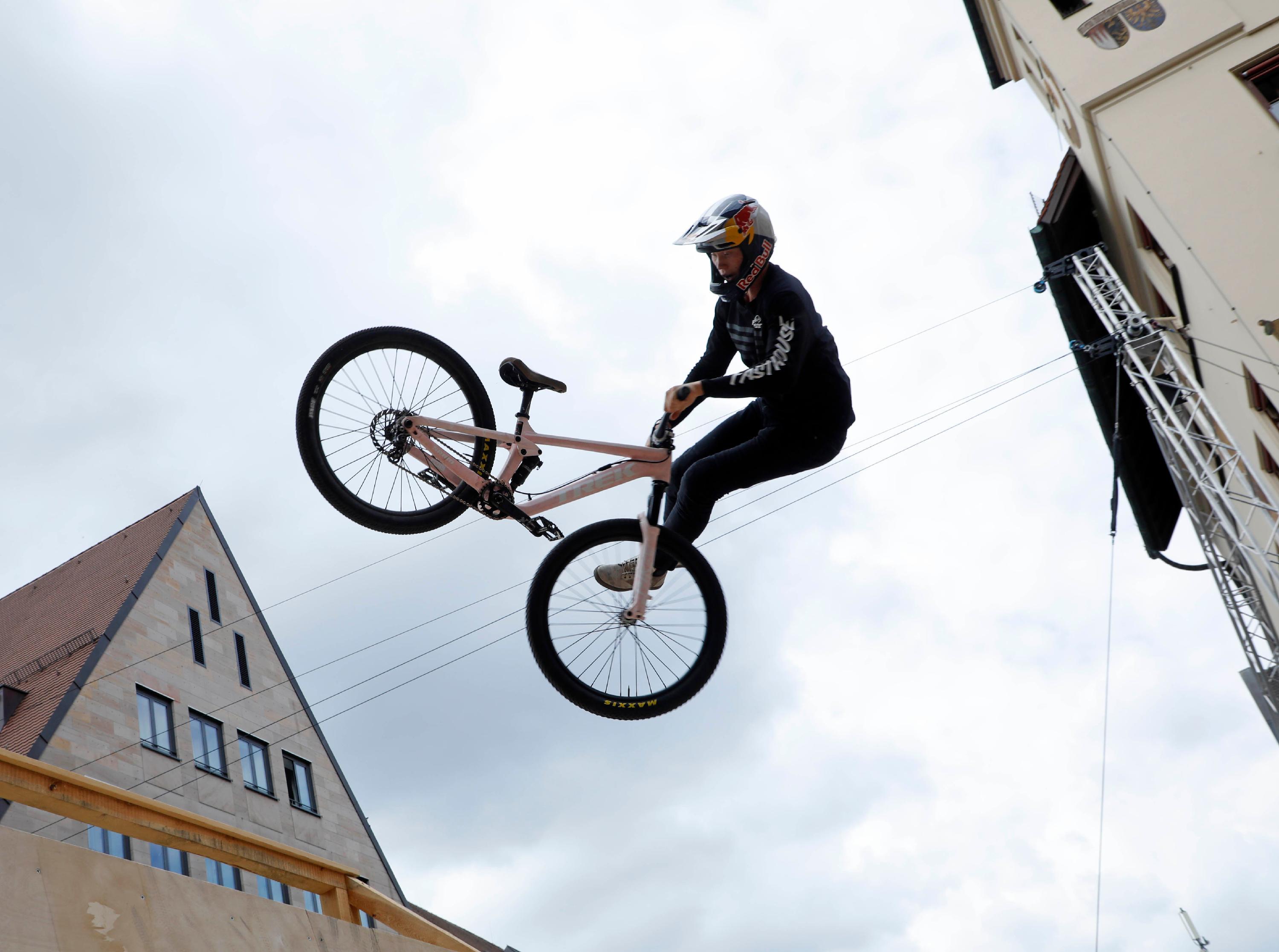 "Der Himmel ist das Limit für diese Jungs", sagte Kursdesigner Aaron Chase bei der Besichtigung der Strecke. Diese Bilder geben dem Champion von 2005 recht.