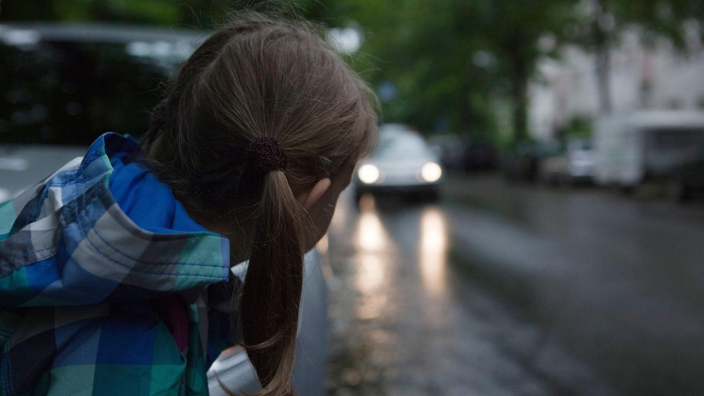 Die größte Angst der Eltern ist, dass ihren Kindern etwas zustoßen könnte, wenn sie allein unterwegs sind.