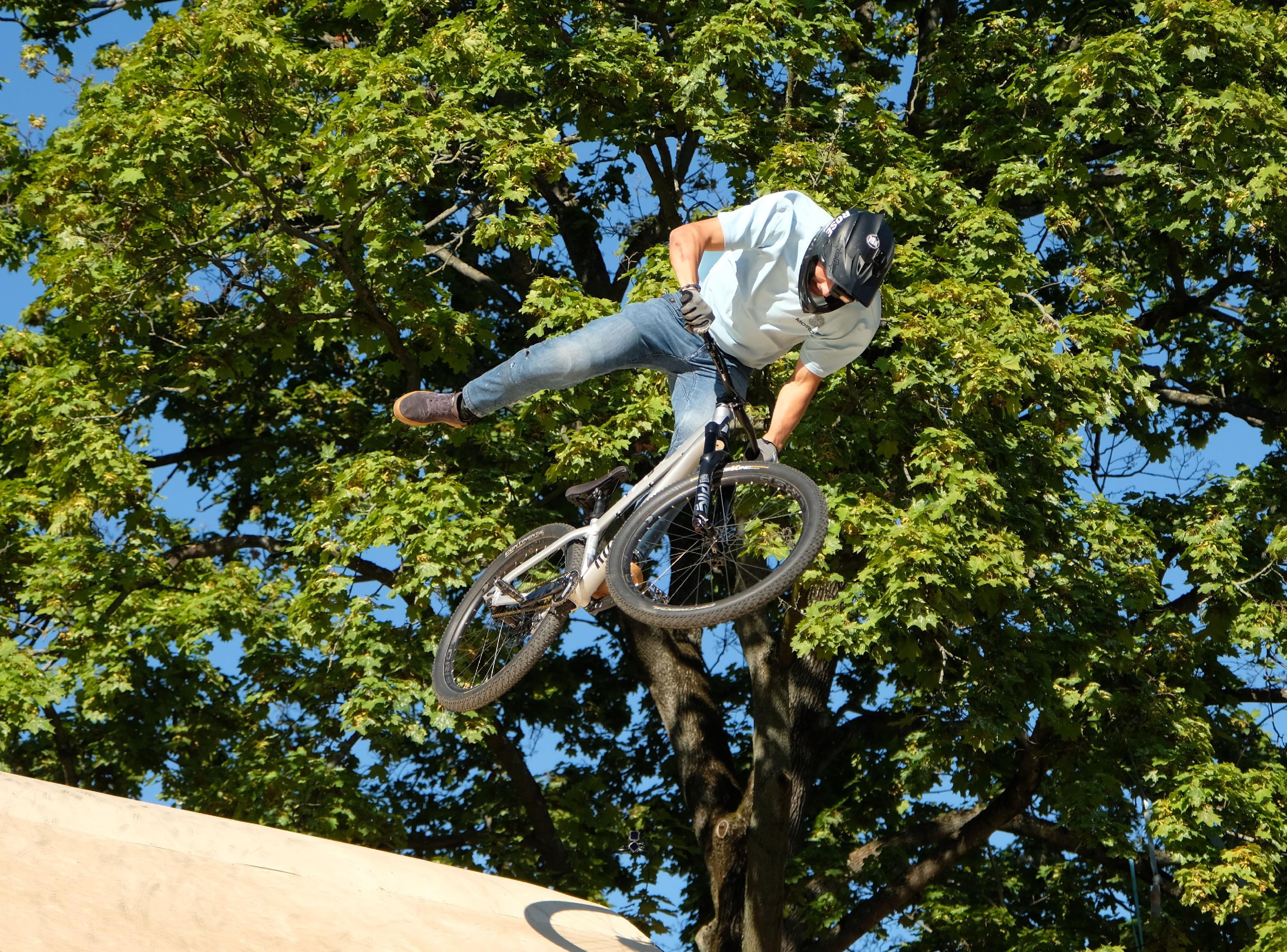 Die 15 Spitzenathleten zeigten den Zuschauern schon am Freitagnachmittag, wie technisch versiert sie sind.