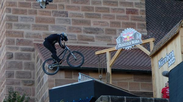 Einmal durch die Luft fliegen, bitte.