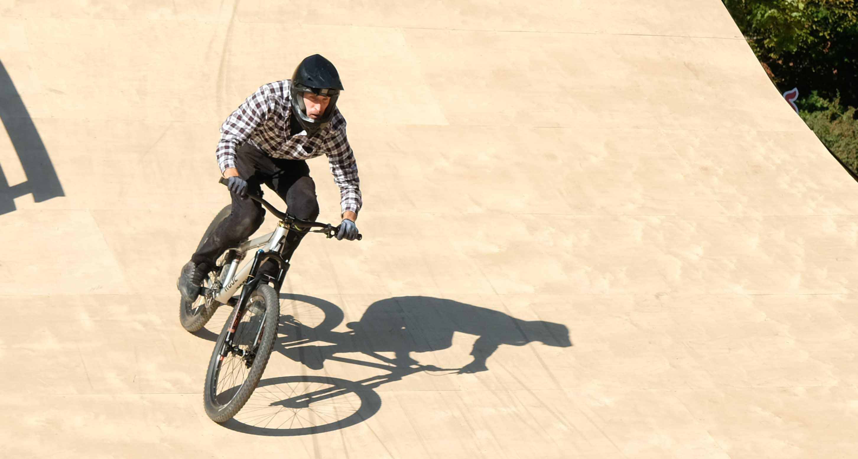 Den ersten Lauf hat Emil Johansson vor Nicholi Rogatkin und Max Fredriksson für sich entschieden. Am Samstag sollen Durchgang zwei und drei Folgen. Start ist um 14.30 Uhr, sofern es das Wetter zulässt.