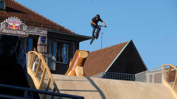 So bekam das Publikum gleich dreimal einen "World's first" zu sehen - also einen Trick, der so noch nie in einem Wettkampf gezeigt wurde.