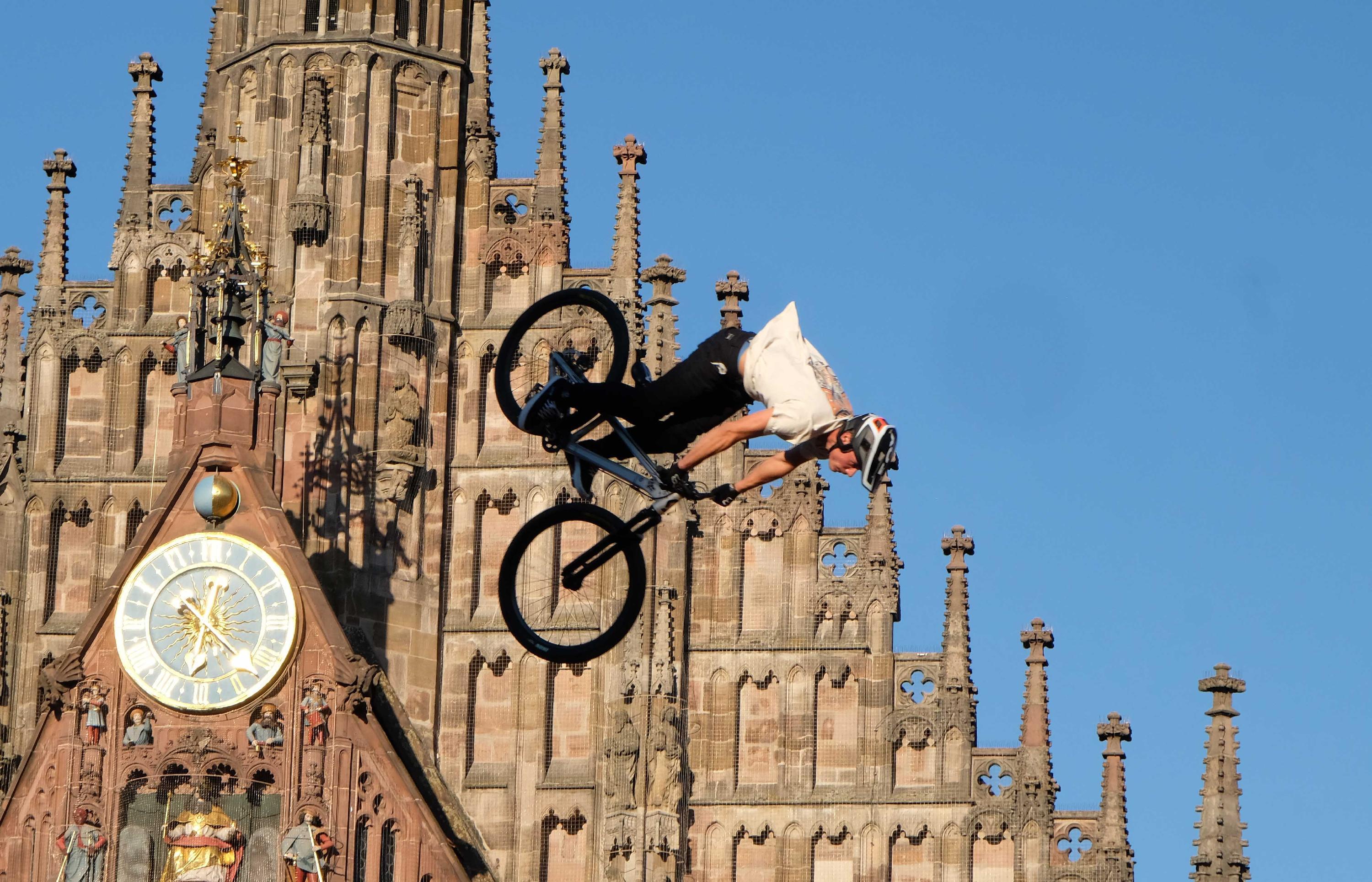 Vor der Frauenkirche zeigten die Athleten, dass sie sich bestens auf den District Ride vorbereitet hatten