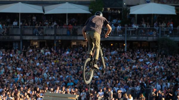 ... und Flugeinlagen der Extraklasse.