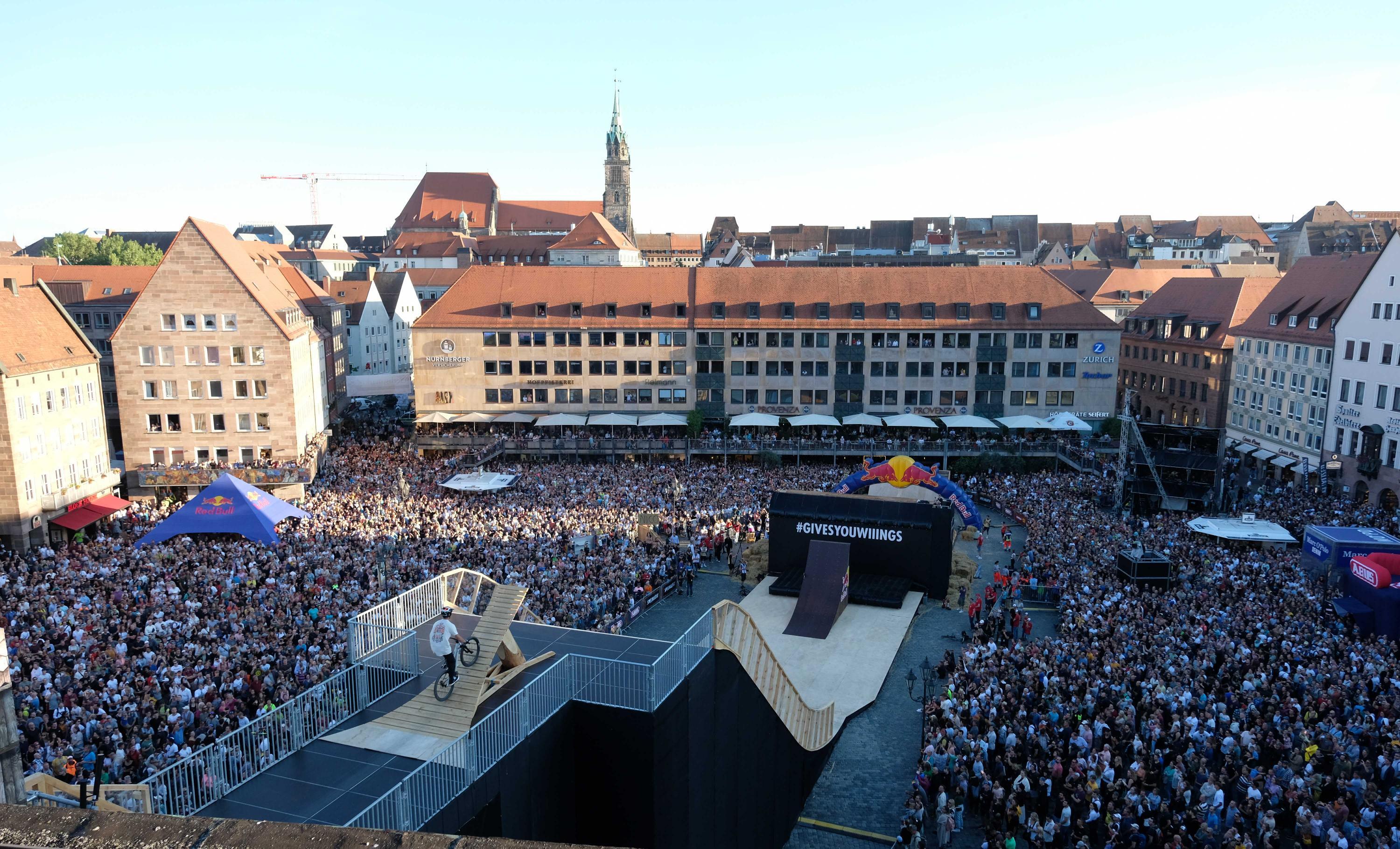 Wie bei den vorherigen fünf Auflagen war der Hauptmarkt auch beim District Ride 2022 rappelvoll.