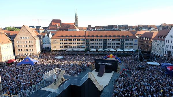 Wie bei den vorherigen fünf Auflagen war der Hauptmarkt auch beim District Ride 2022 rappelvoll.
