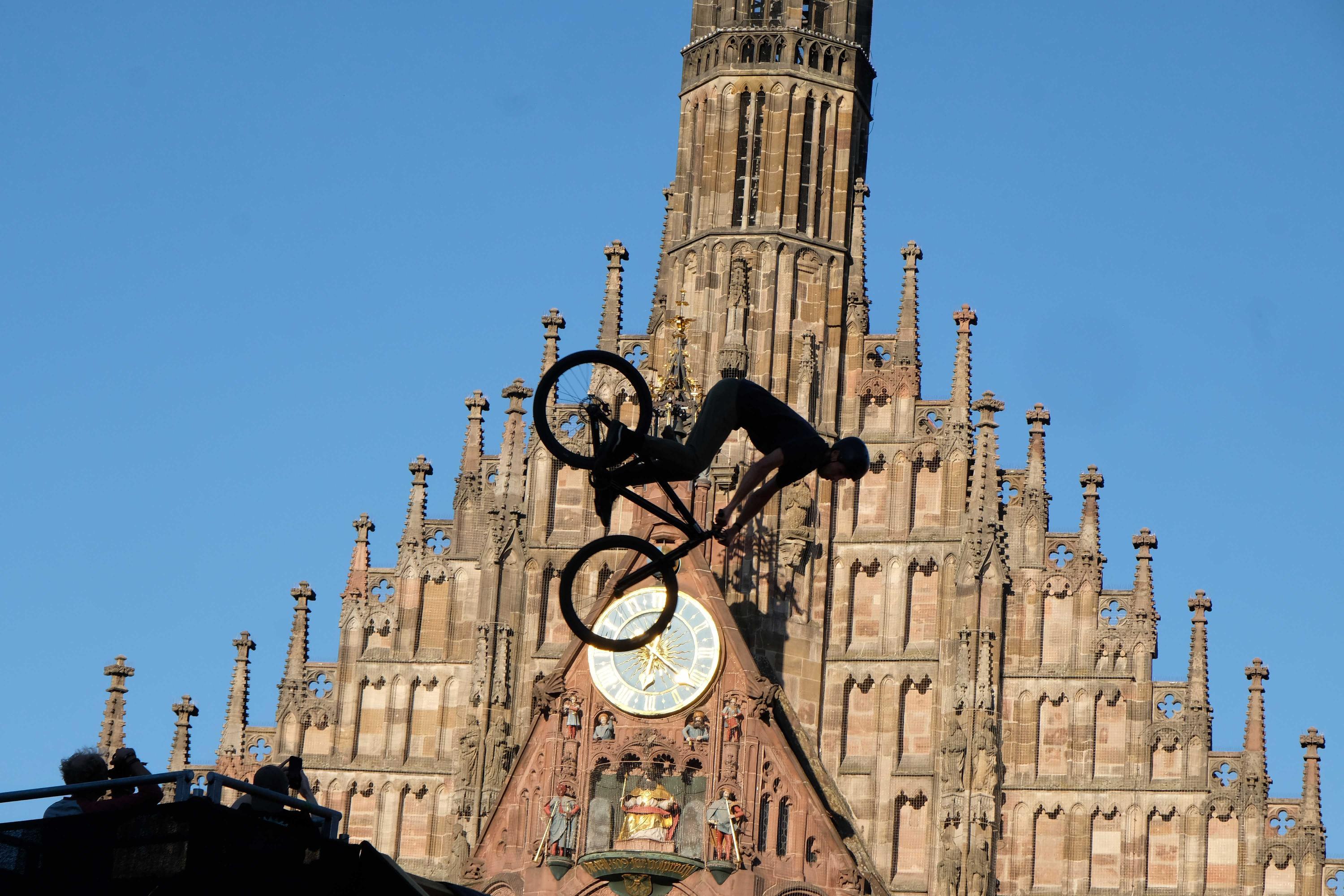 Ein fast perfektes Zusammenspiel zwischen Rad und Uhr.