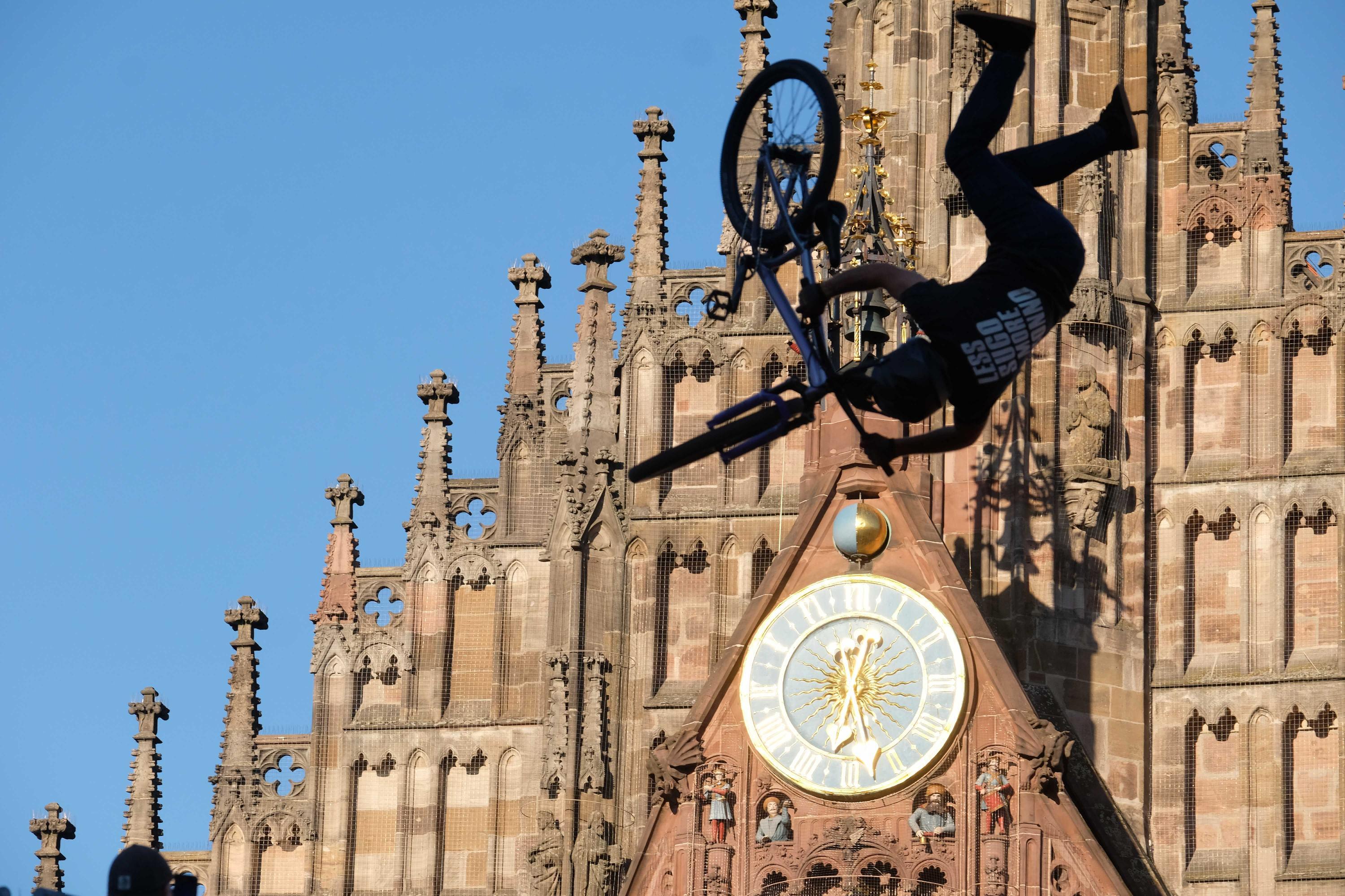 Wenn das Wetter keinen Strich durch die Rechnung macht, zählt der Hauptmarkt wie schon in Durchgang eins als letzter der fünf Distrikte zum Kurs des Slopestyle Contest.