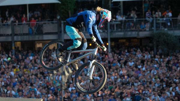 Die Zuschauer dürfen sich also weiter auf beeindruckende Manöver durch die Luft gefasst machen.