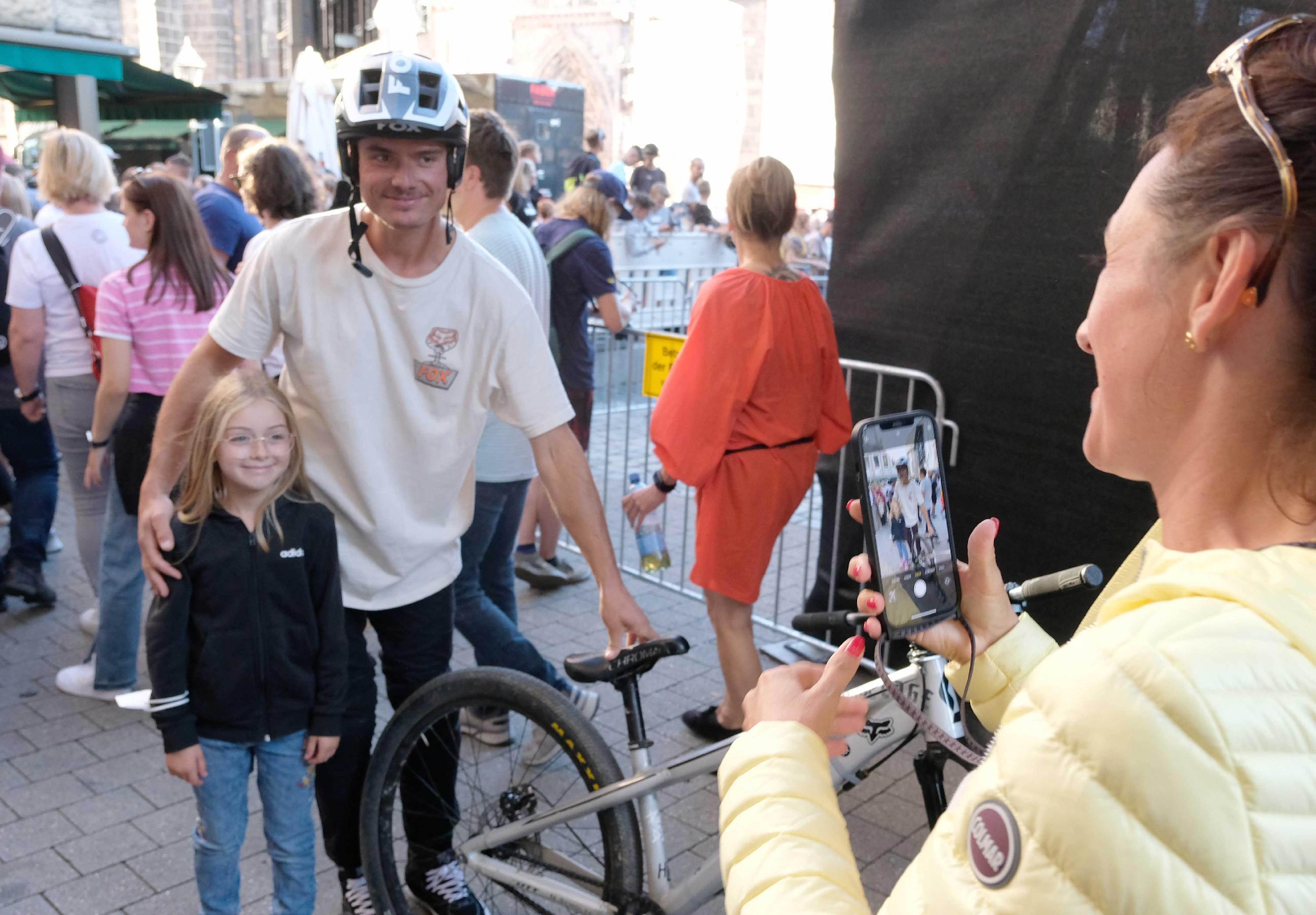 ...nahmen sich die Sportler auch Zeit für Erinnerungsfotos.