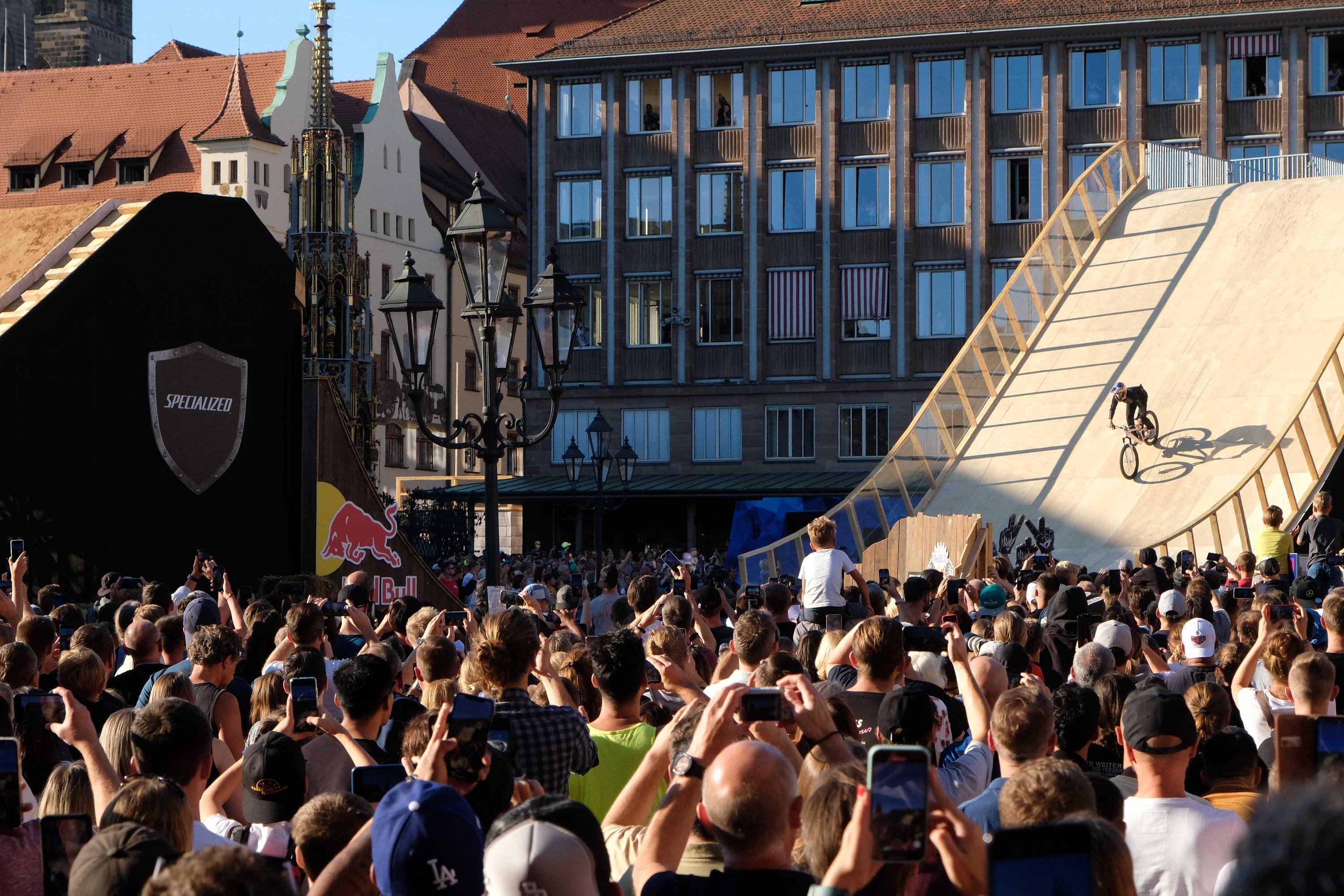 Hier heißt es Schwung holen für den finalen Trick.