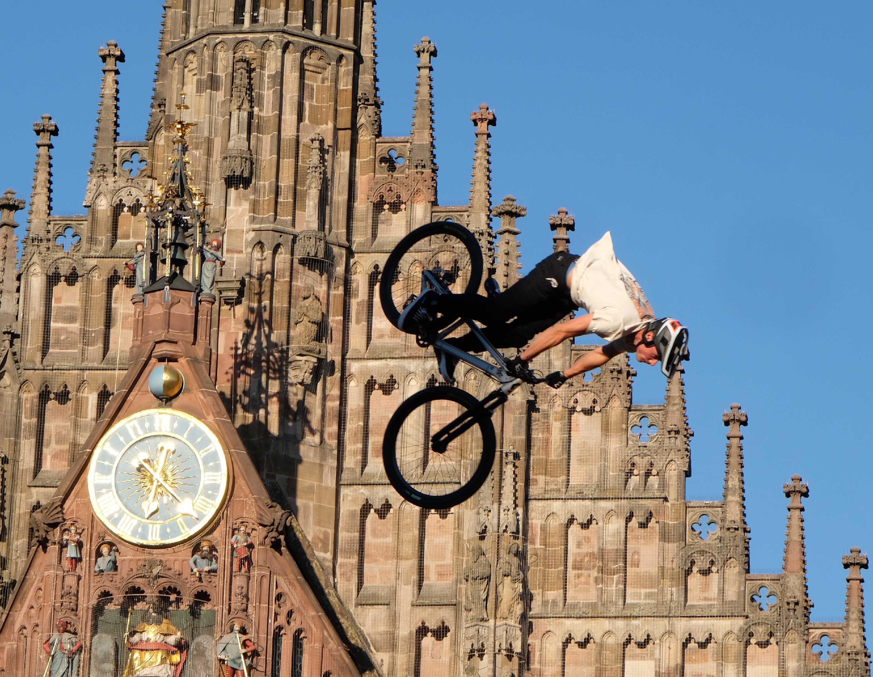 Landeanflug eingeleitet. Nicht nur die Zuschauer, auch die Fahrer selbst werden diesen hochklassigen Best Trick Contest so schnell nicht vergessen.