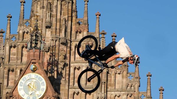 Landeanflug eingeleitet. Nicht nur die Zuschauer, auch die Fahrer selbst werden diesen hochklassigen Best Trick Contest so schnell nicht vergessen.