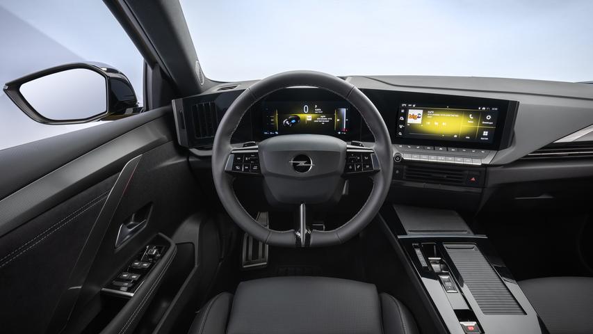 "Pure Panel" nennt Opel das zu einer Einheit zusammengefügte und leicht fahr3erorientierte Bildschirm-Doppel.