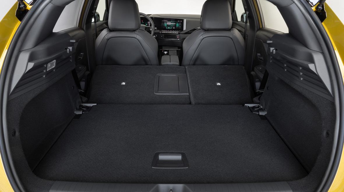 Ins Gepäckabteil passen 352 bis 1268 Liter. Das ist weniger als beim konventionell angetriebenen Modell.