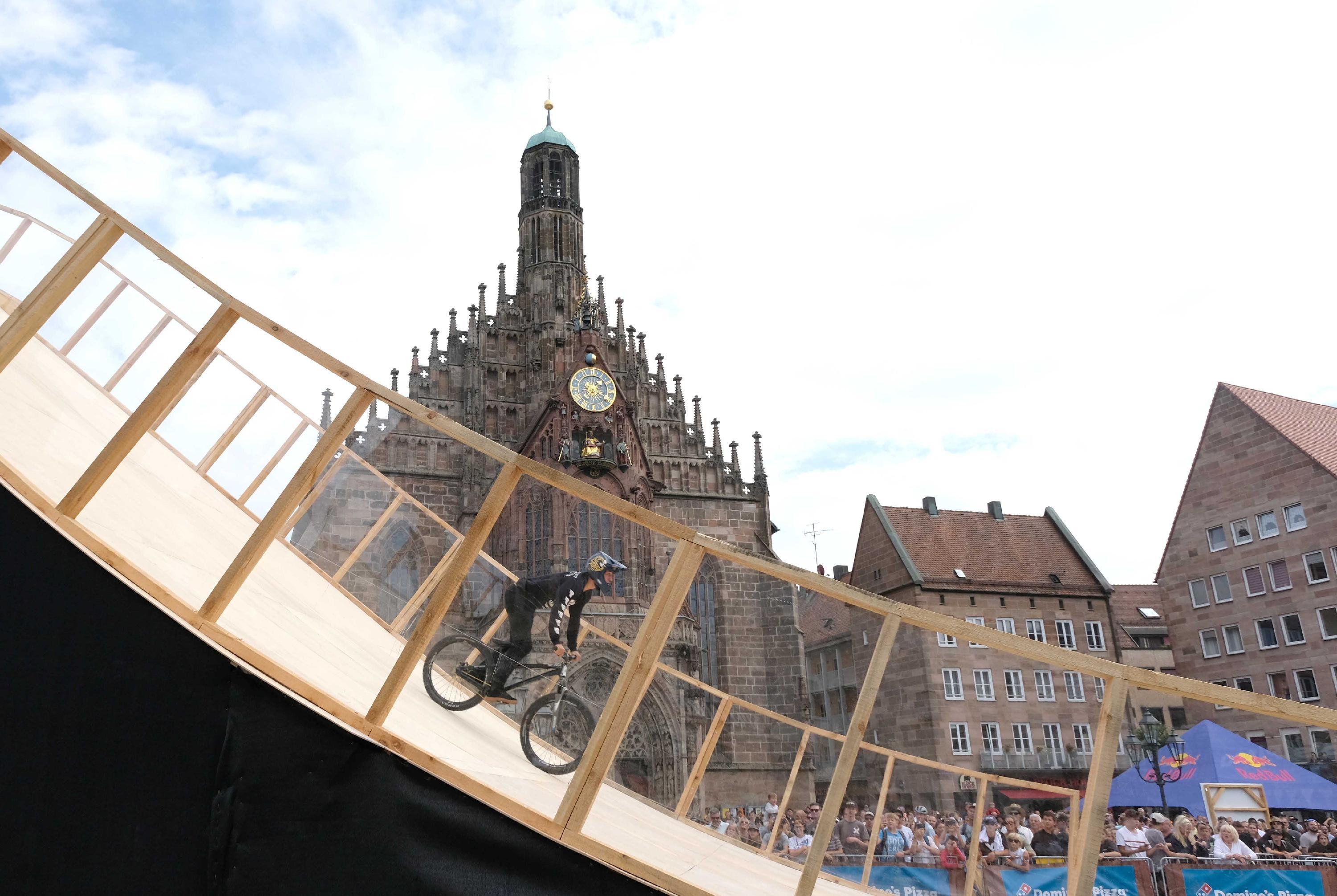 Alle Blicke richten sich auf die finalen Sprünge auf dem Hauptmarkt. 