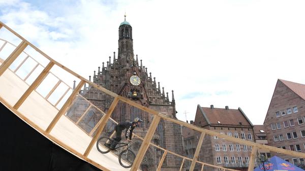 Alle Blicke richten sich auf die finalen Sprünge auf dem Hauptmarkt.