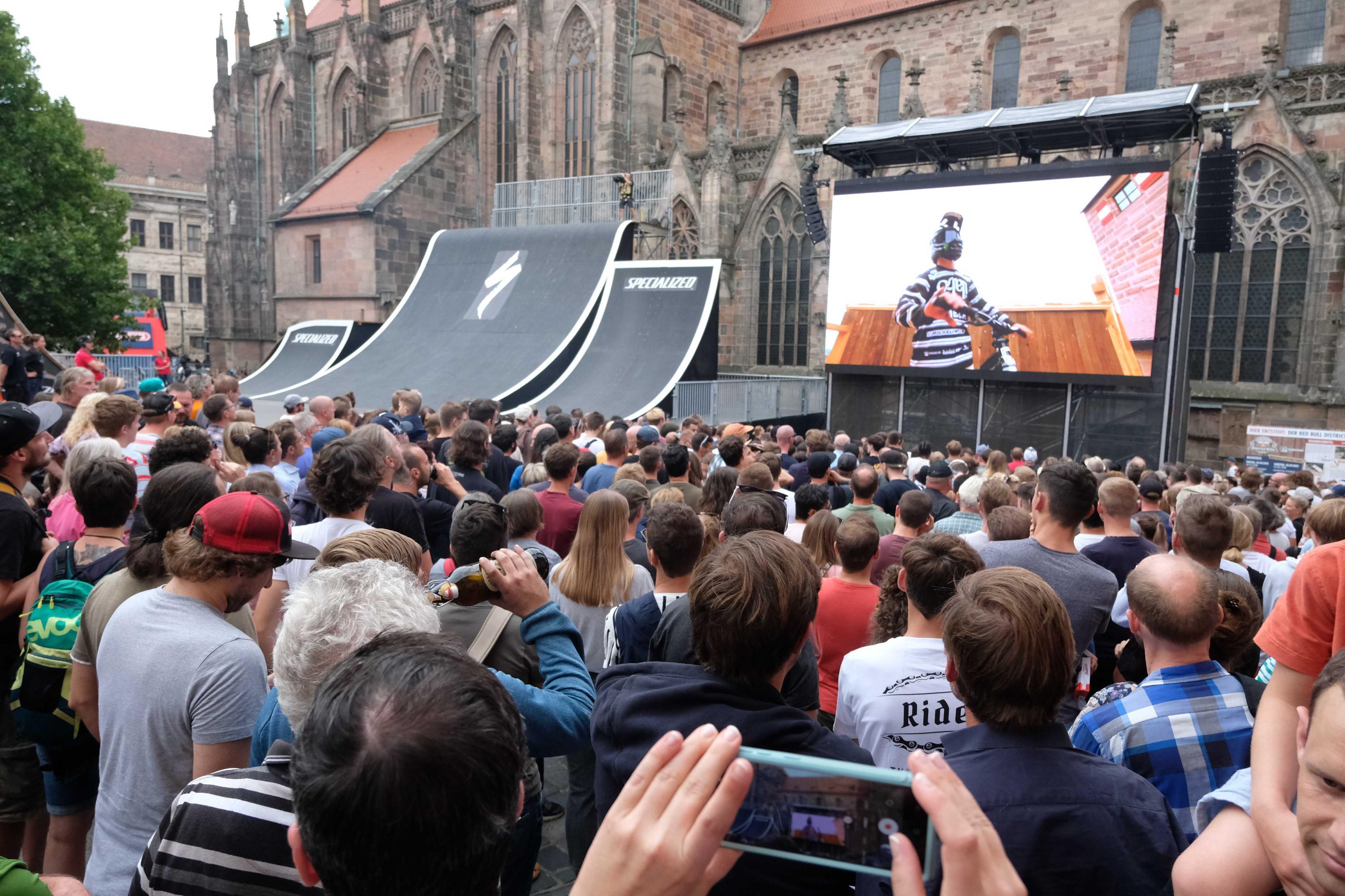 Alle Augen auf den nächsten Fahrer.