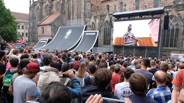 Alle Augen auf den nächsten Fahrer.