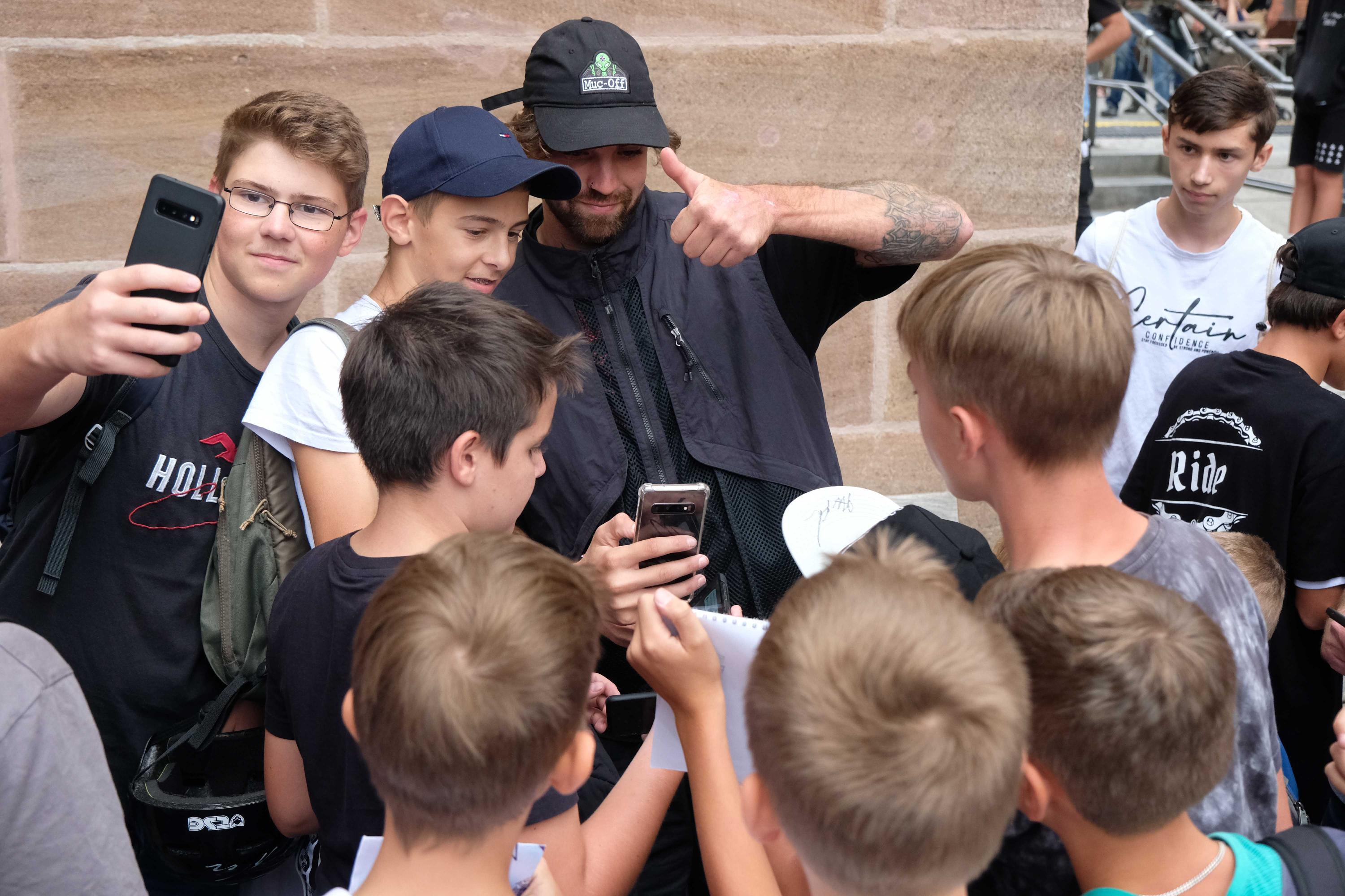 Für Fotos mit den Fans bleibt immer genügend Zeit.