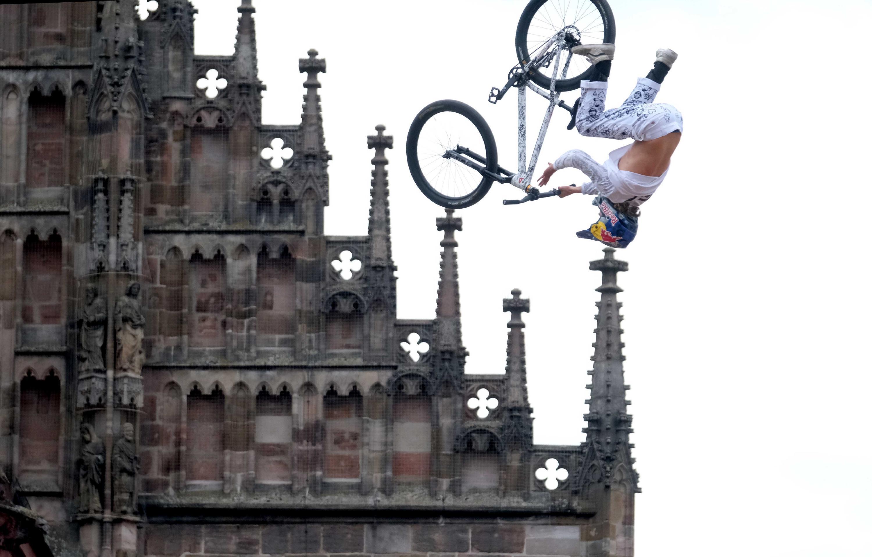 Hier hat der Fotograf einmal mehr im perfekten Moment abgedrückt.