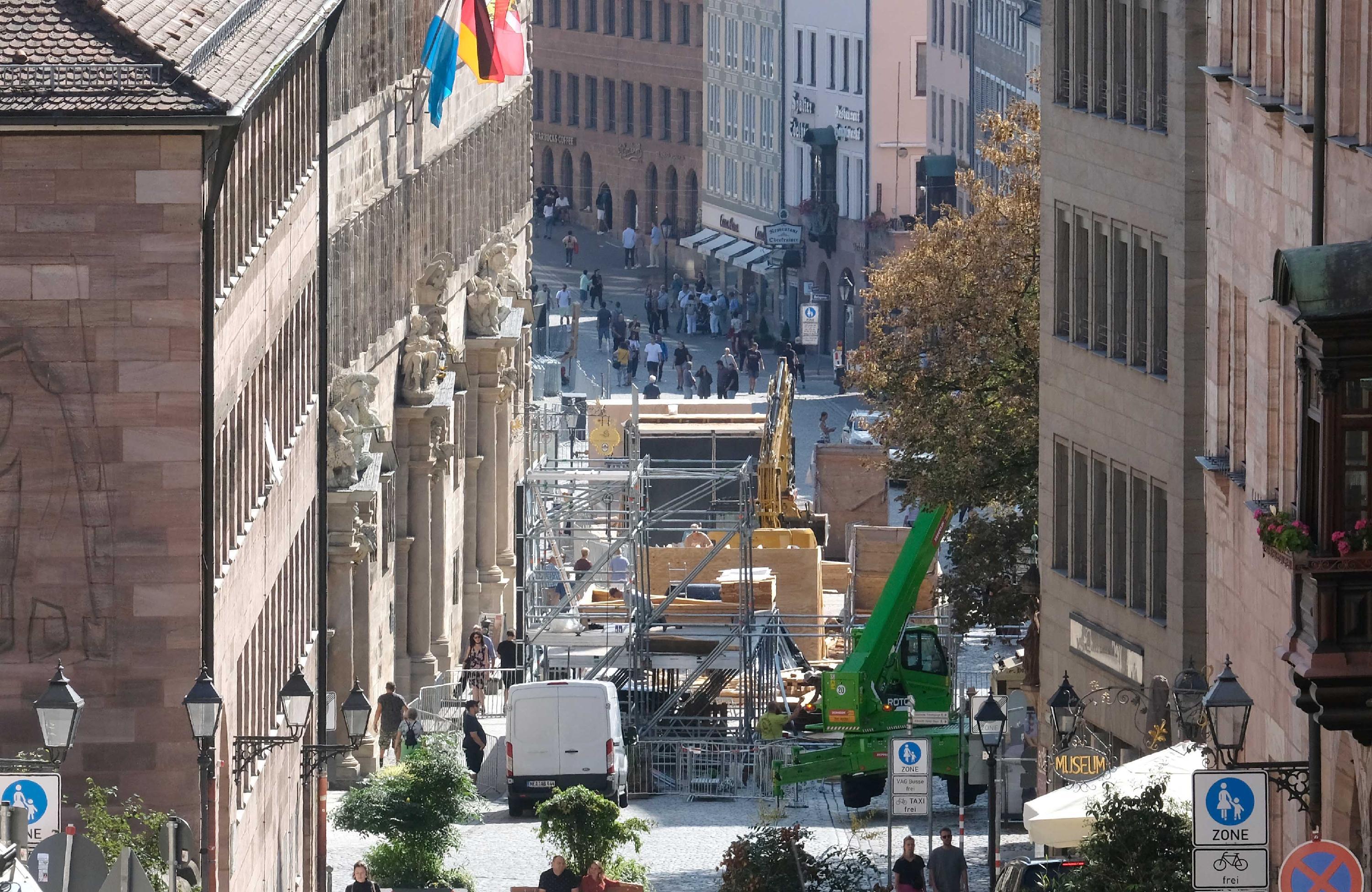 Nur zweieinhalb Tage bleiben den Verantwortlichen für den Abbau der Strecke. Viel Zeit, den District Ride zu genießen, hatte die Truppe um Bauleiter Niko Bößl nicht. "Sobald der letzte Fahrer durch ist, fangen wir mit dem Abbau an", hatte Bößl bereits bei der Streckenbegehung angekündigt. 