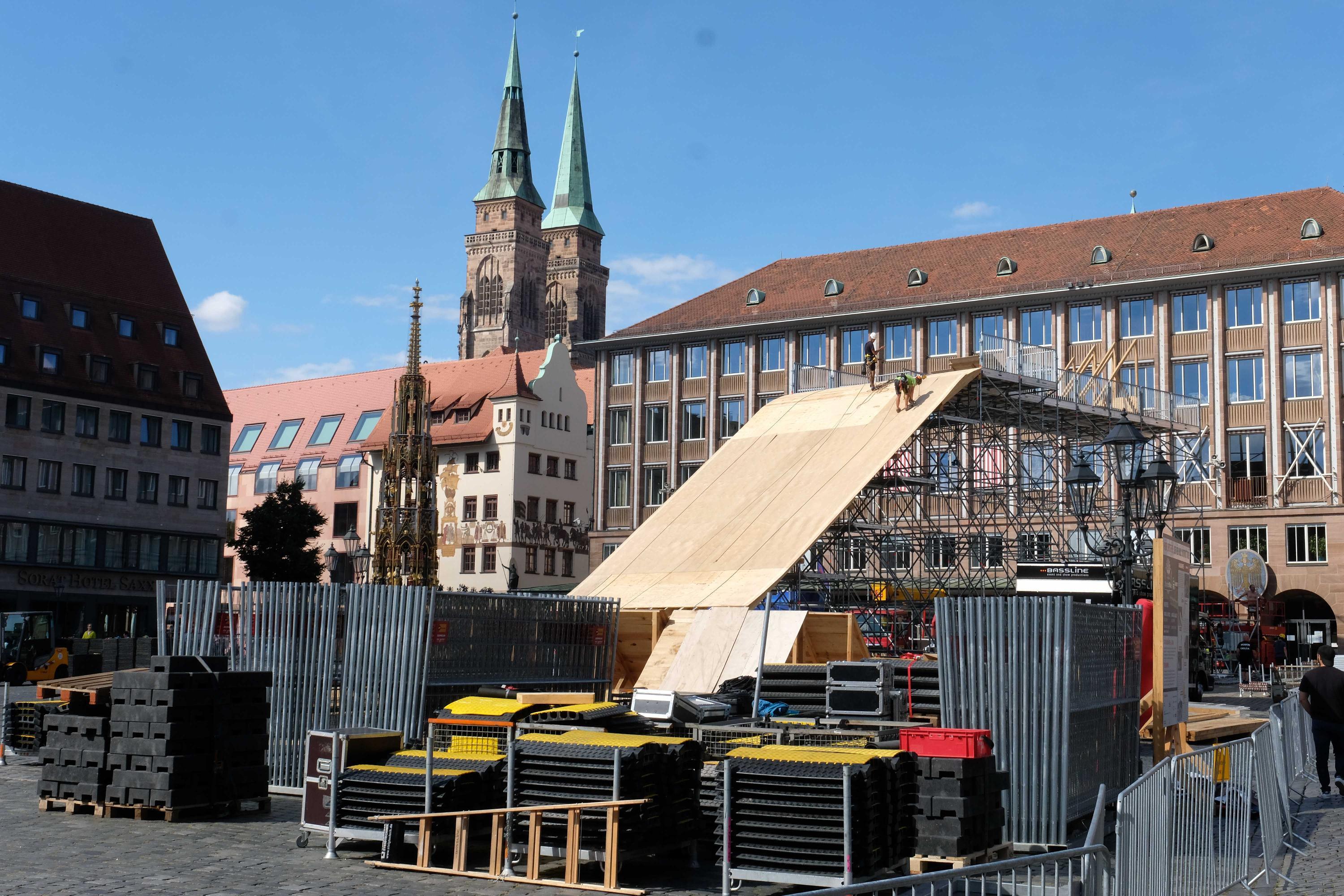 Die große Rampe am Hauptmarkt hatte alle Blicke auf sich gezogen. Beim "Best Trick Contest" am Freitag begeisterten vor allem Emil Johansson und Nicholi Rogatkin die Zuschauer.