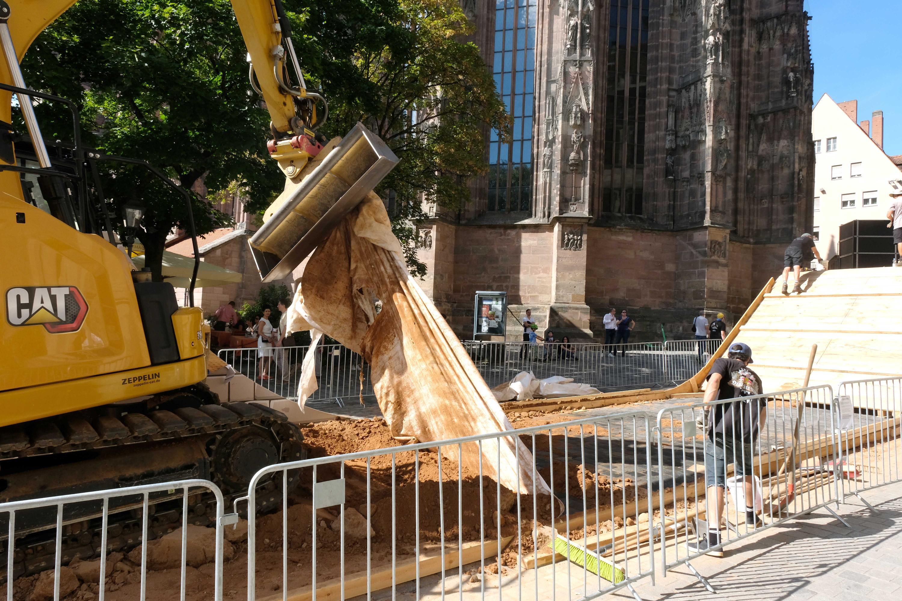Ebenso an der Sebalduskirche, wo der sogenannte "Dirt District" die Fahrer vor manche Herausforderung stellte.