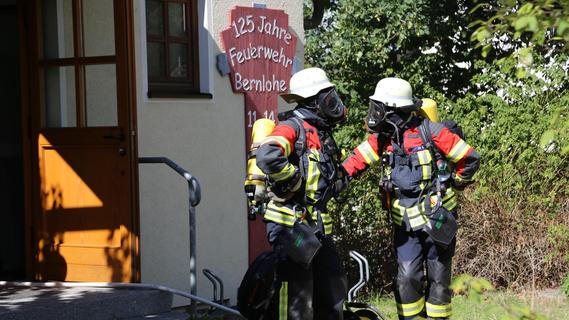 Kurioser Brand in Bernlohe: Feuerwehr muss eigenes Feuerwehr-Haus löschen