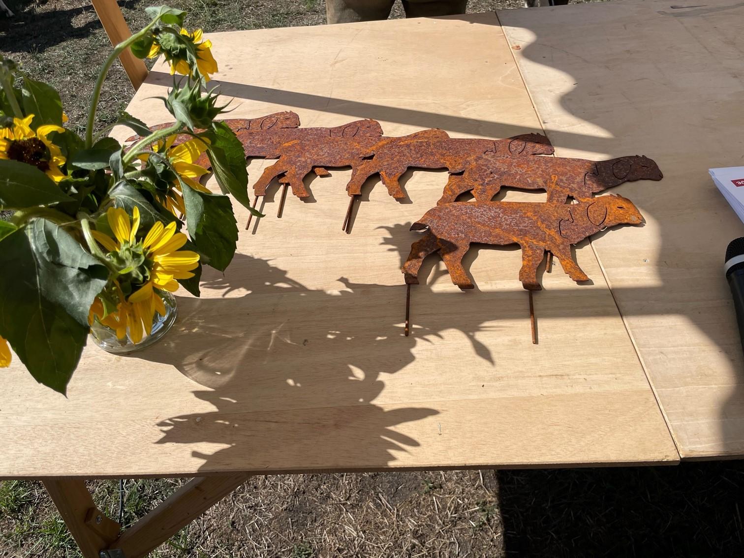 Die Tiere mit den besten Zuchtmerkmalen wurden nicht nur mit Punkten ausgezeichnet, die Züchter erhielten auch kleine Kunstwerke.