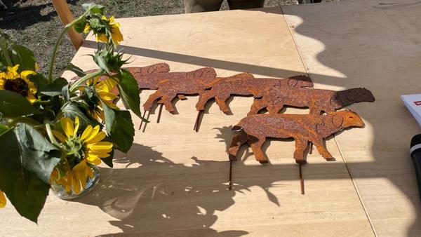 Die Tiere mit den besten Zuchtmerkmalen wurden nicht nur mit Punkten ausgezeichnet, die Züchter erhielten auch kleine Kunstwerke.