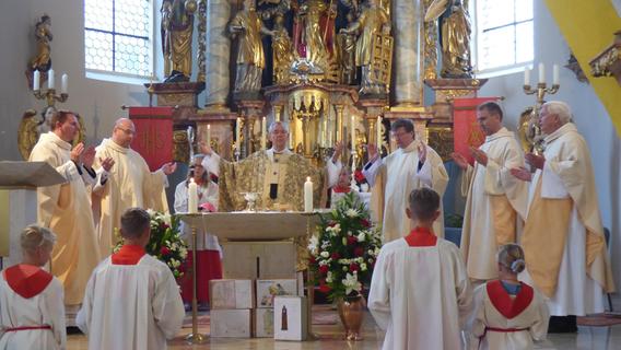 Erzbischof zelebrierte Festgottesdienst zur Jubel-Kirchweih in Hohenmirsberg