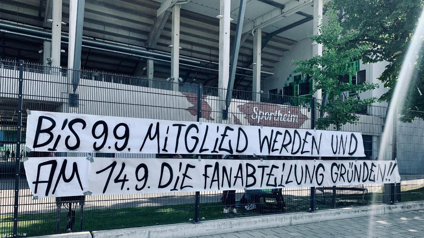 Eine dieser vielen Geschichten rund ums Kleeblatt: Am 14. September findet die Gründungsveranstaltung der Fanabteilung statt.
Eine dieser vielen Geschichten rund ums Kleeblatt: Am 14. September findet die Gründungsveranstaltung der Fanabteilung statt.