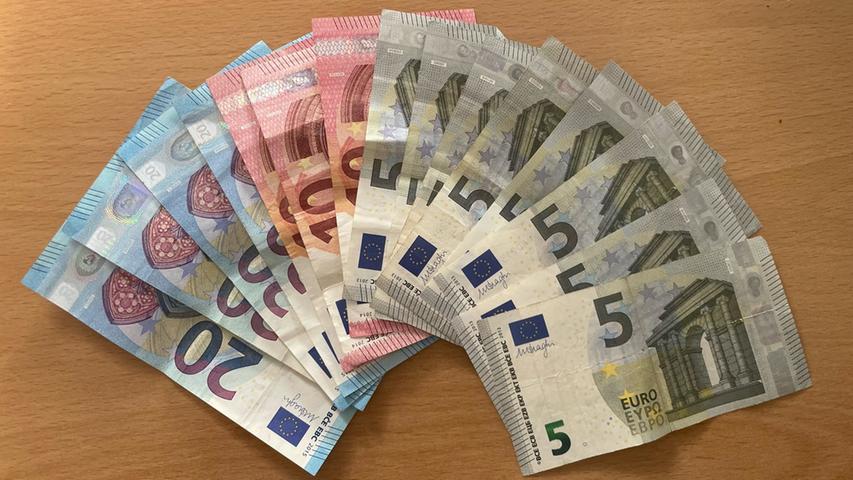 150 Euro für wertlosen Geldschein: Angeblicher Engländer zieht in Franken jungen Mann über den Tisch