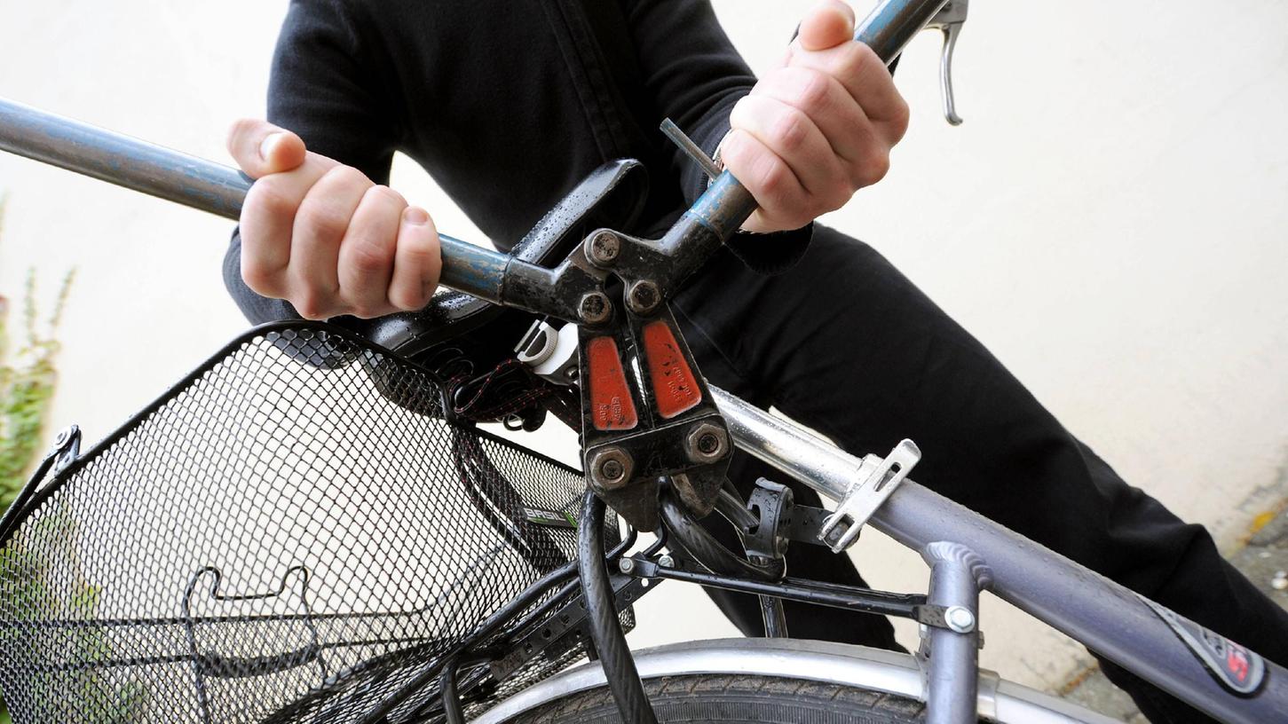 Fahrraddiebstahl mit Hilfe eines Bolzenschneiders. 