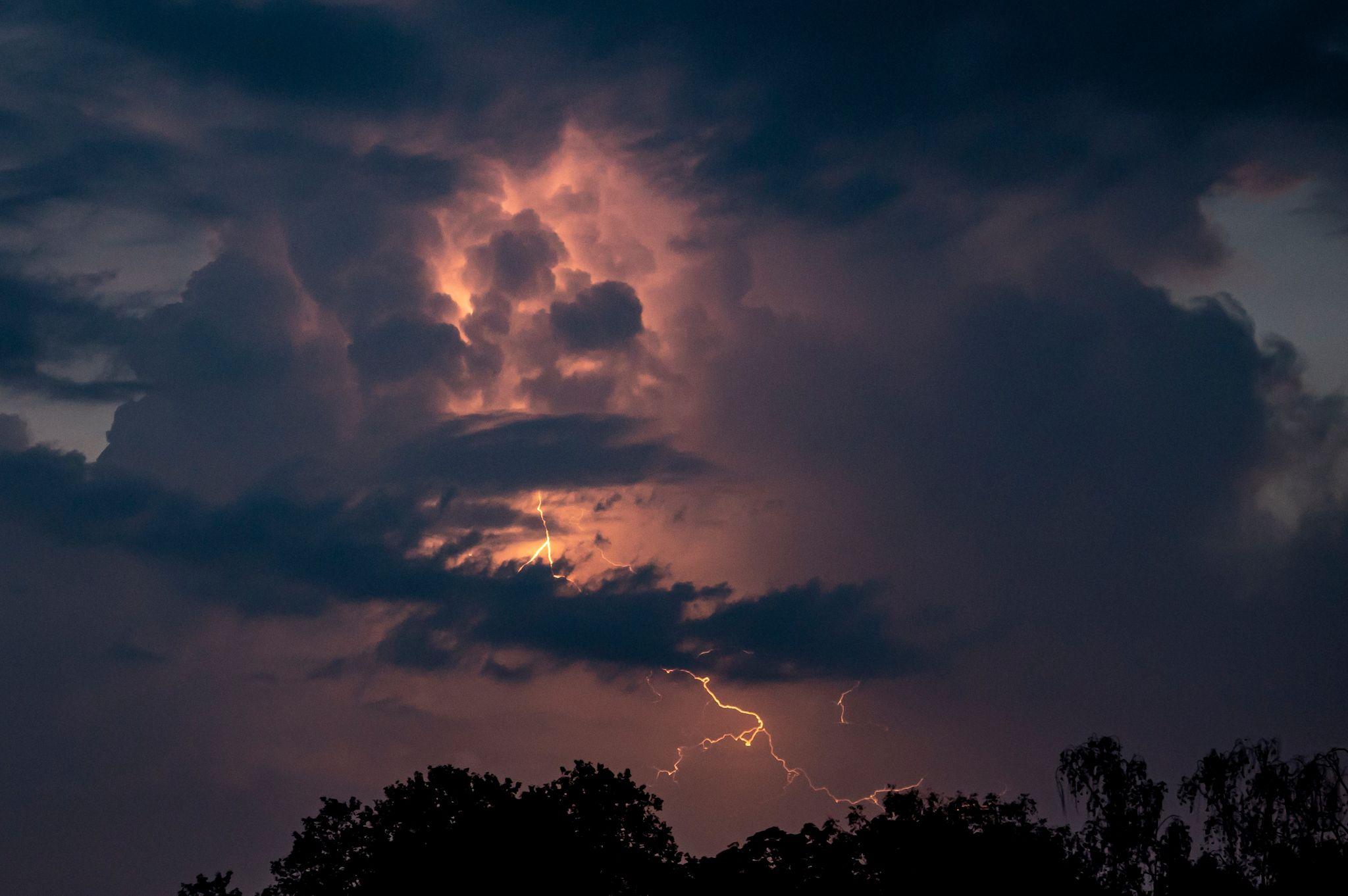 Gewitter Drohen: Hier Kann Es In Der Region Am Abend Krachen | Nordbayern