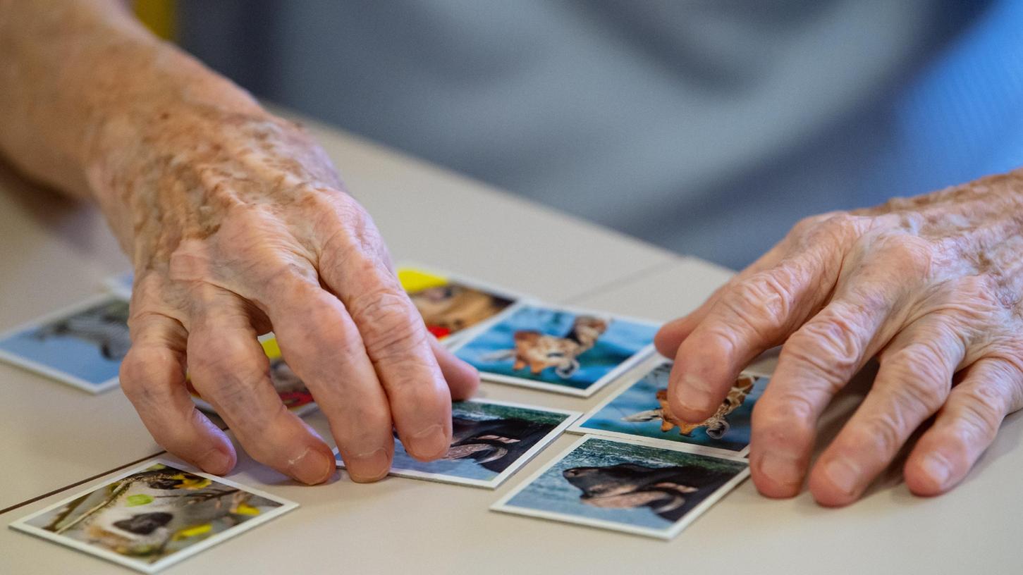 Mit dem Spiel "Memory" das schwindende Gedächtnis trainieren: Das soll von Alzheimer und anderen Demenzerkrankungen Betroffenen helfen. 
