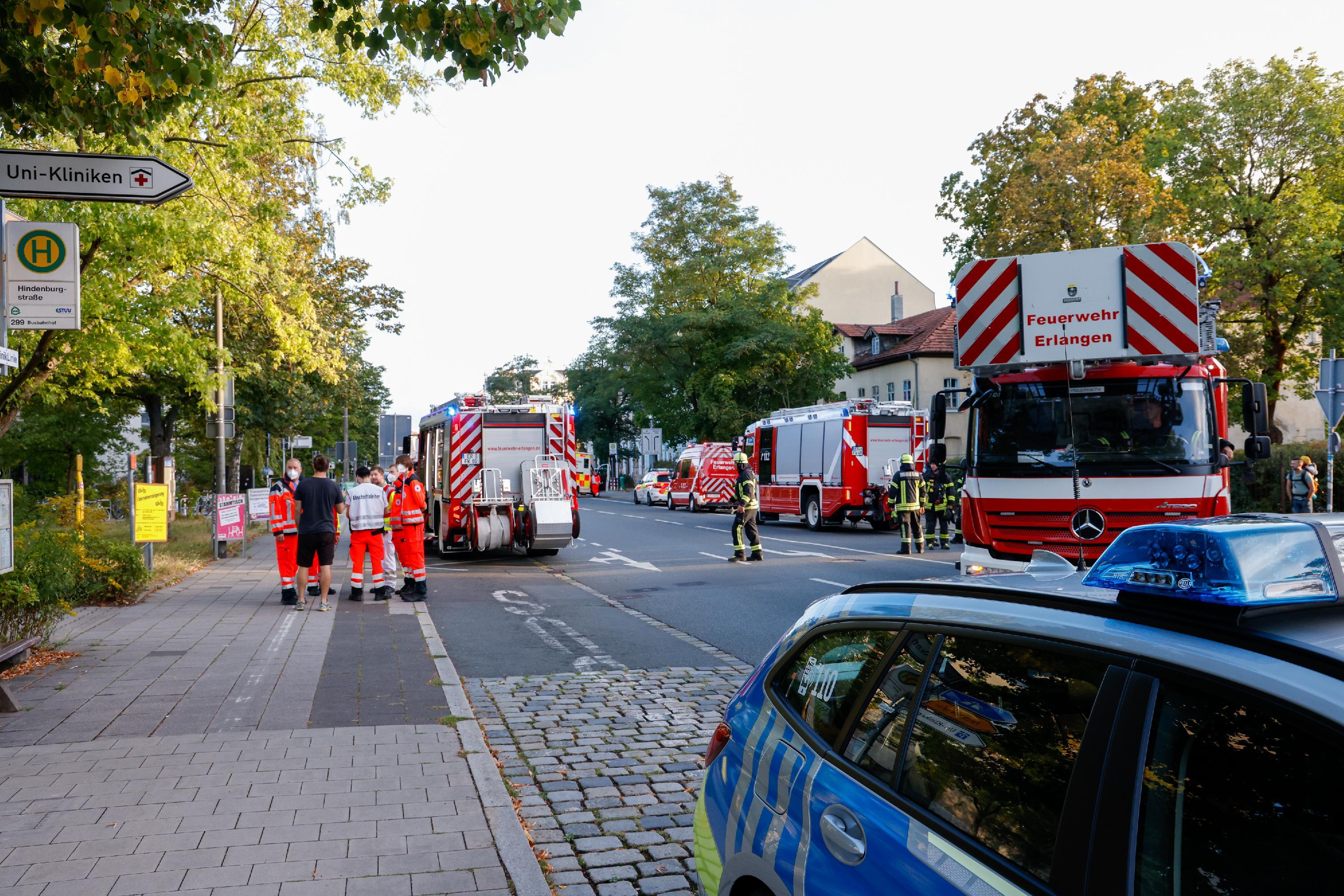 Aufgrund der Besonderheit des Objekts mit mehreren hundert Gästen rückten die Helfer in großer Zahl an.